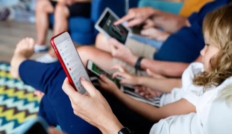 LIMITAR ACCESO A CELULARES EN MENORES