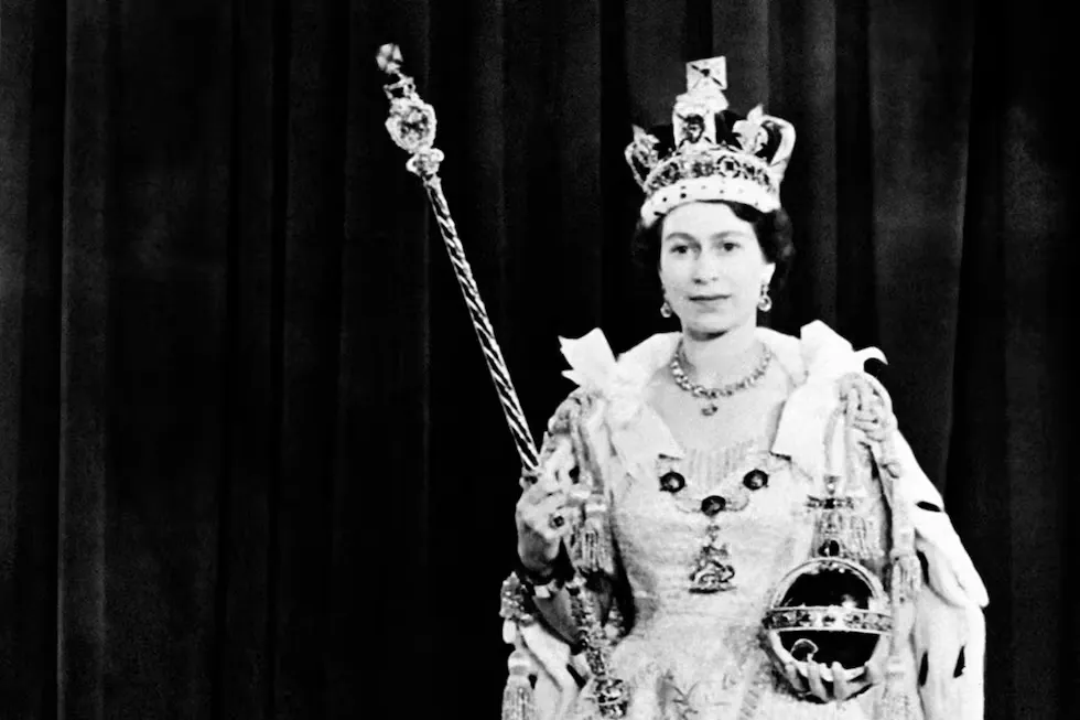 REINA ELIZABETH convertido de avif