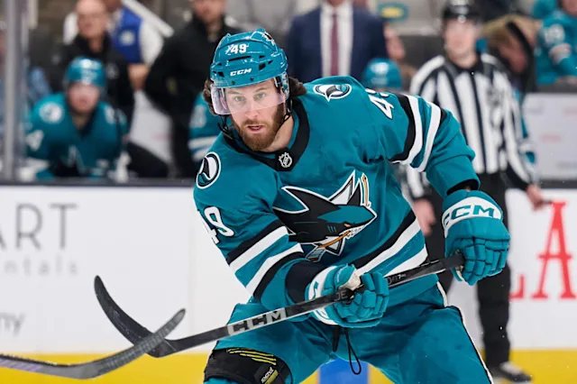 former sharks firma contrato largo plazo