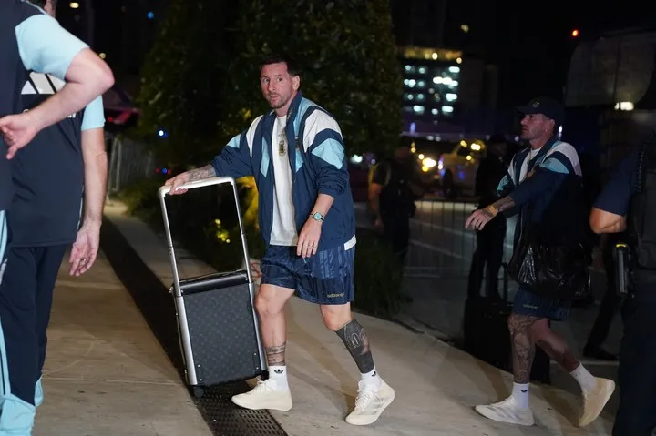 Messi estalló de risa por el insólito objeto que llevaba Cuti Romero en su valija