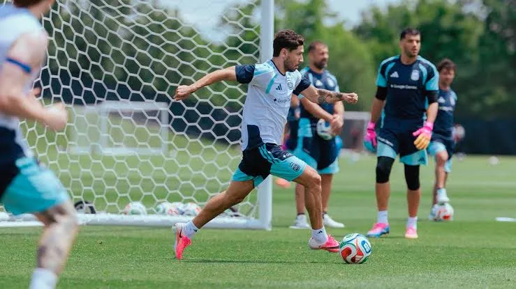 La selección argentina entrena por primera vez pensando en la final Copa del Mundo ante España