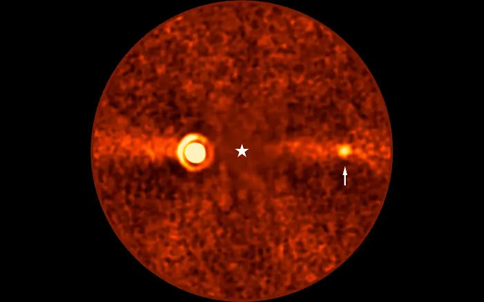 Una mancha misteriosa en imágenes astronómicas resultó ser el exoplaneta
