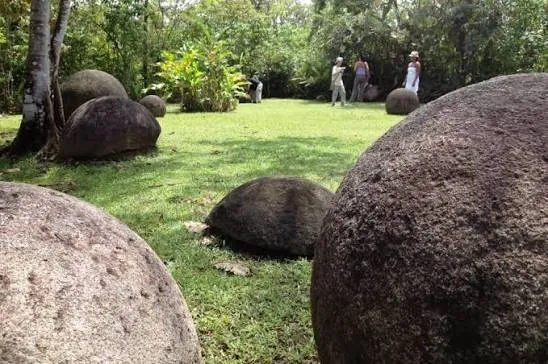 Una roca india de 2.560 millones de años desconcierta por sus esferas naturales