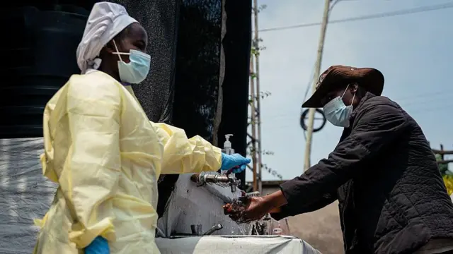 El brote de ébola se ha extendido a una nueva provincia del Congo según el director del Centro Africano