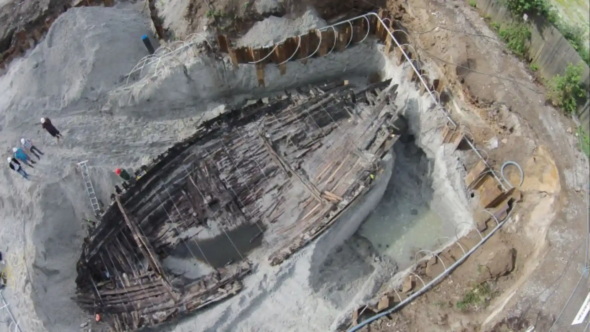 El techo de un sótano medieval escondía un barco de hace 700 años y nadie lo había reconocido