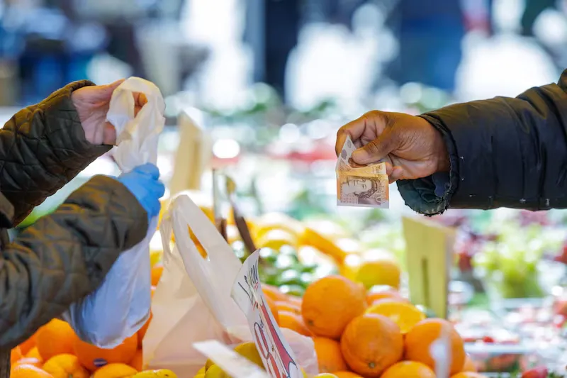 Inflación del Reino Unido vuelve a subir al 29 electricidad se encarece