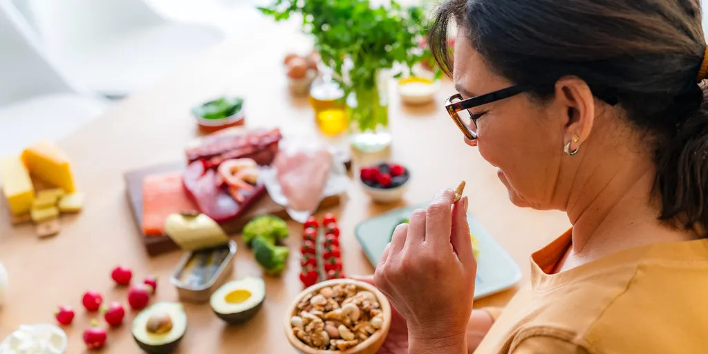 Una dieta popular reduce la grasa del hígado en un 67 y revierte la prediabetes en algunas personas