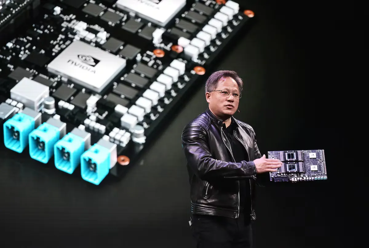 China acelera sus exportaciones 25 la inteligencia artificial y los chips impulsan un nuevo récord comercial convertido de avif