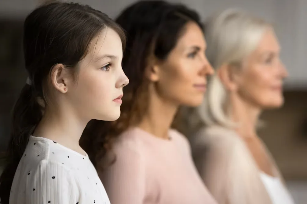 La pubertad el embarazo y la menopausia muestran cambios estructurales compartidos y distintos a lo largo de la vida