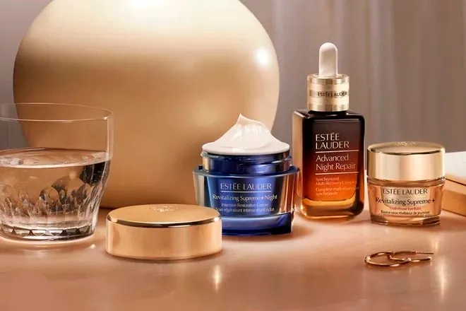 Estée Lauder quiere aparecer cuando preguntes a una IA qué maquillaje o perfume comprar