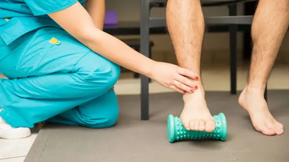 Fascitis plantar causas síntomas tratamiento y cómo aliviar el dolor del talón