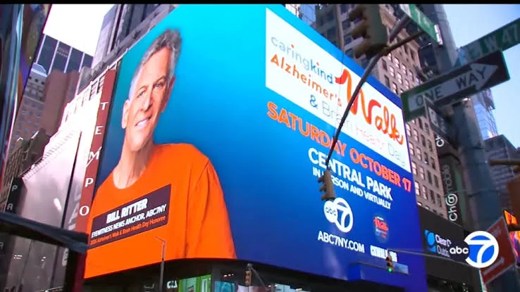 Bill Ritter fue homenajeado con una valla publicitaria en Times Square en el marco de su campaña para concienciar sobre el Alzheimer