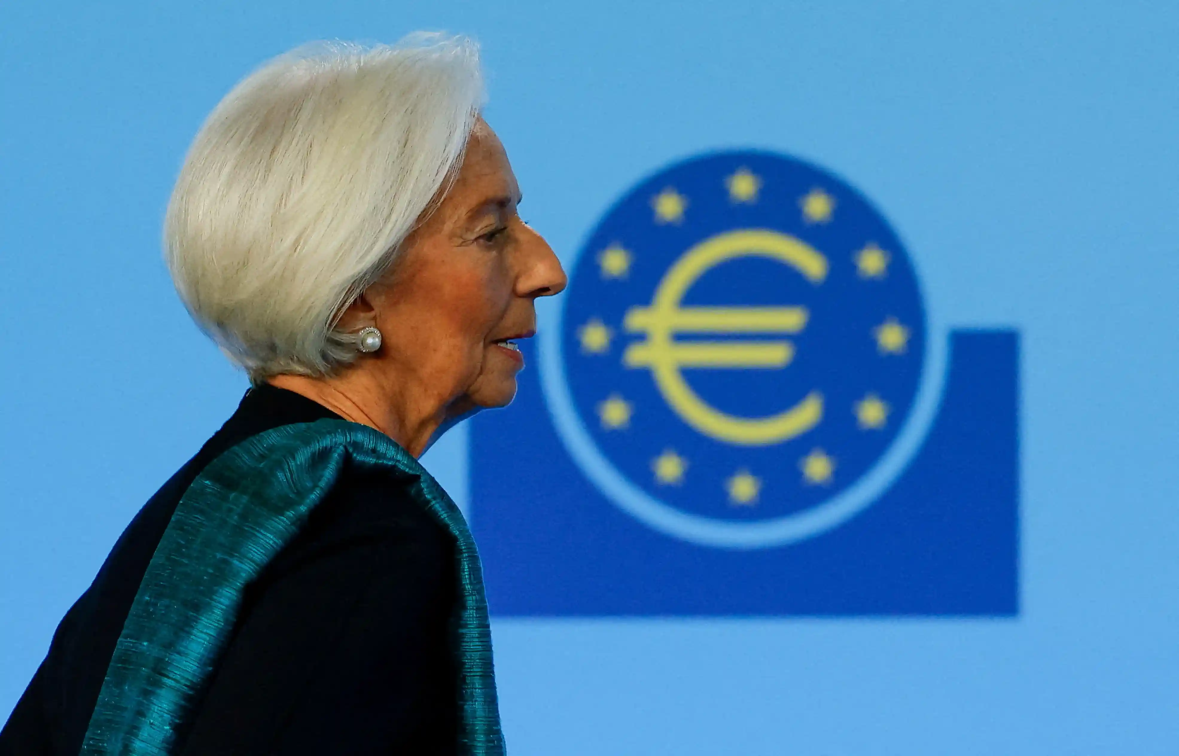 Lagarde advierte que la caída de los bonos puede enfriar la economía europea y reducir la inflación