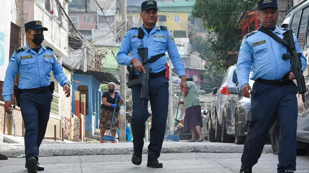 HONDURAS TOQUE DE QUEDA 11zon 1