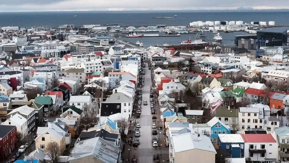 ISLANDIA CRISIS 11zon