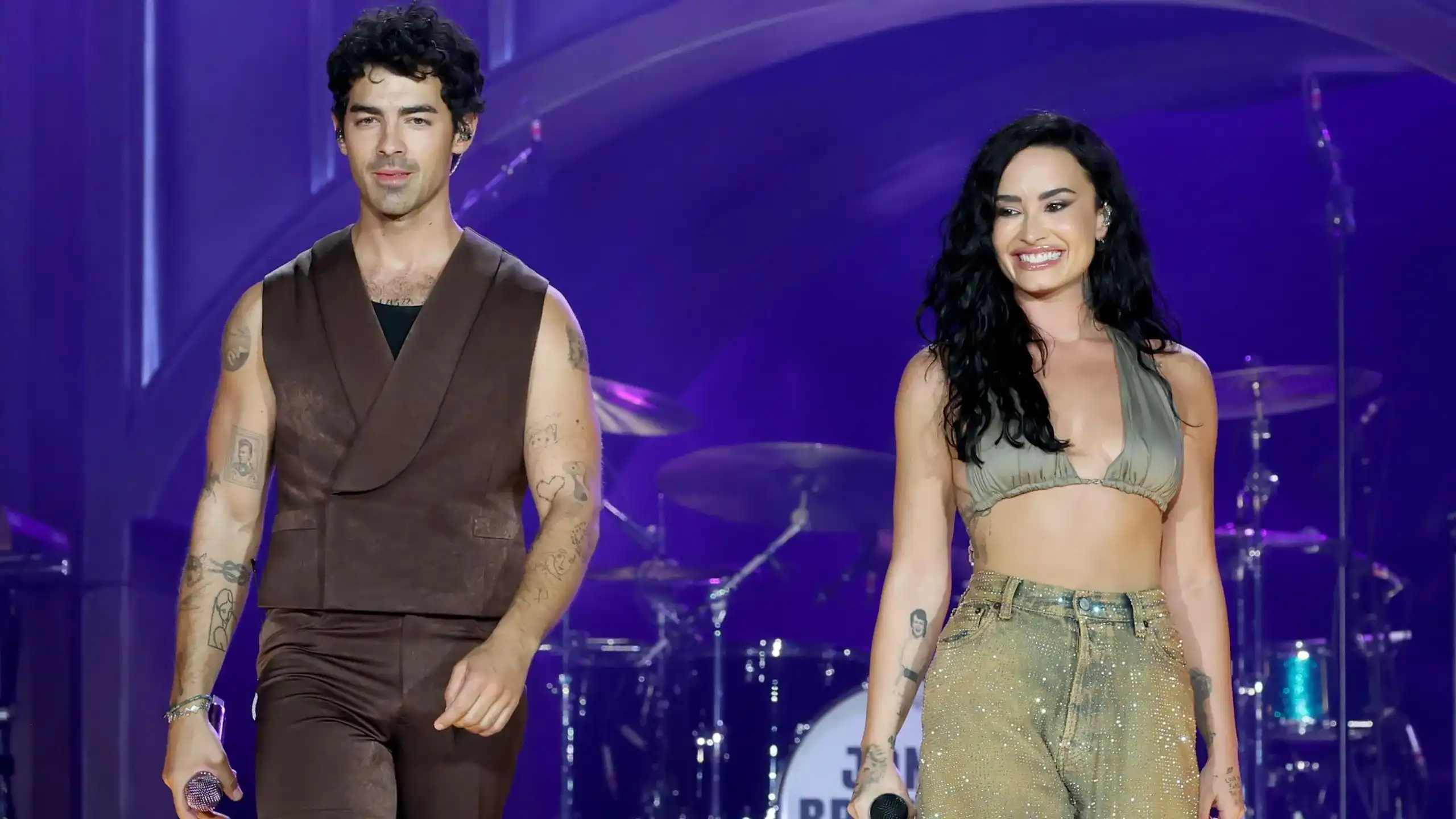 JOE JONAS Y DEMI LOVATO 11zon