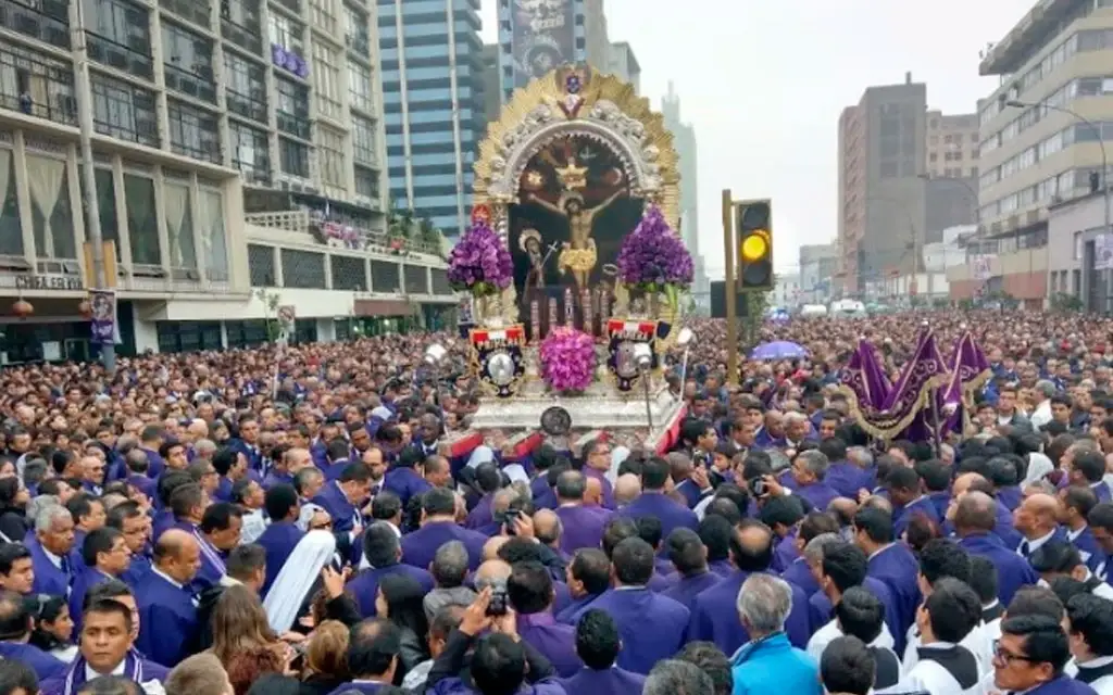PROCESION CON PARTICIPACIONMUNDIAL 11zon