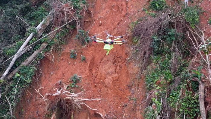 REFORESAR CON DRONES