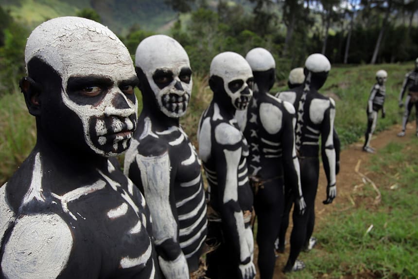 tribus-remotas-esqueletos-bailarines-simbu-papua-nueva-guinea-imagen.jpg